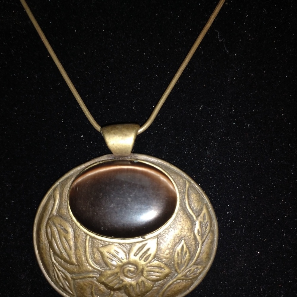 Necklace bronze and glass